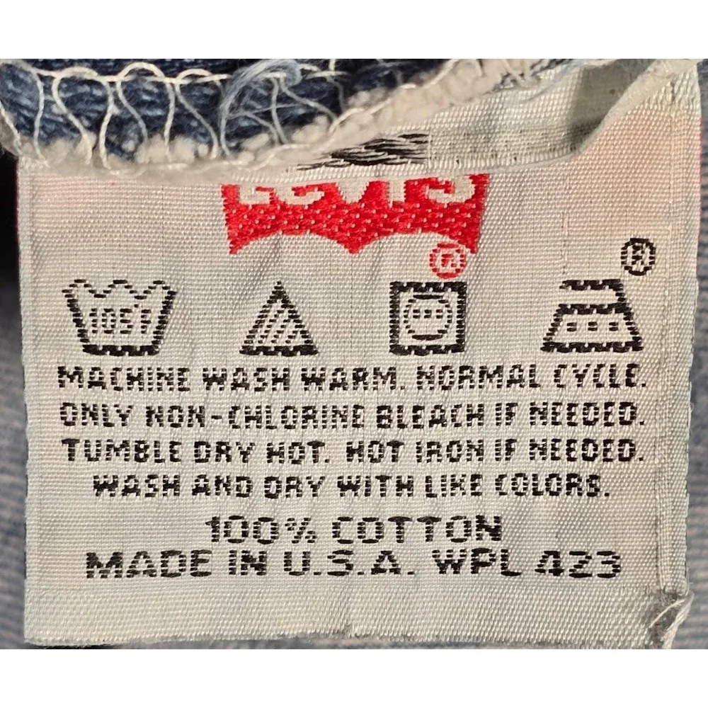 Vintage Levis 501 Mens Jeans 33x31 Medium Wash Button Fly Made in USA Denim 1092
